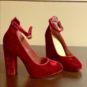 Shoe Dazzle Size 7.5 Velvet Heeled Mary Janes